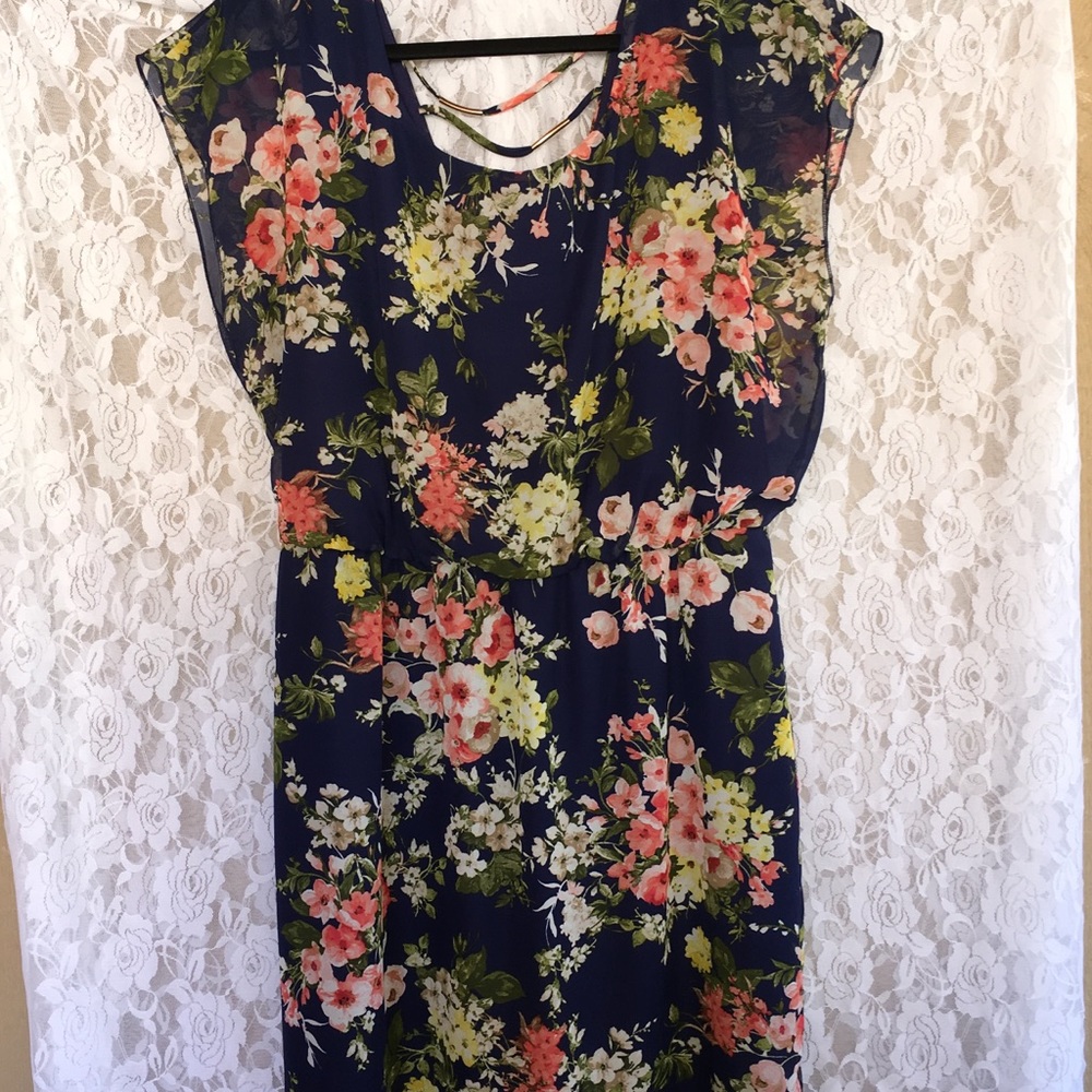 City Triangles Flowery dress